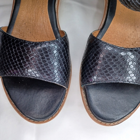 Clarks Soft Cushion Women's Black Sandals - Picture 4 of 10